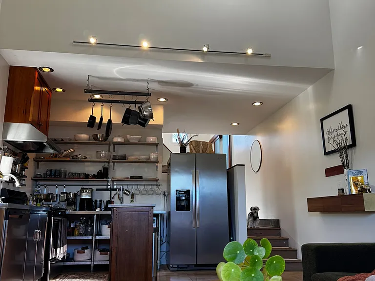 560 Westminster Ave #3 — Photo 10