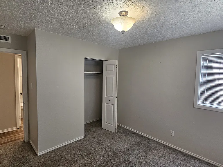 1006 S Plains Park Dr — Photo 11