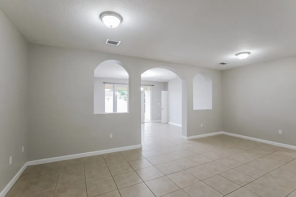 4 bed, 2.5 bath, 2468 sqft, $3,780 — Photo 3