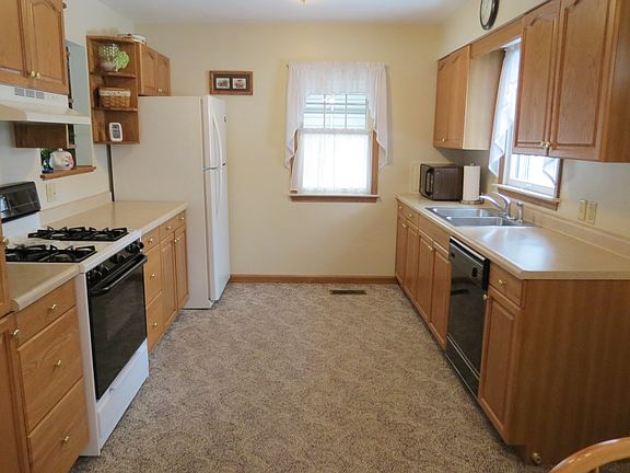 2nd image of 1707 Maplewood St NE