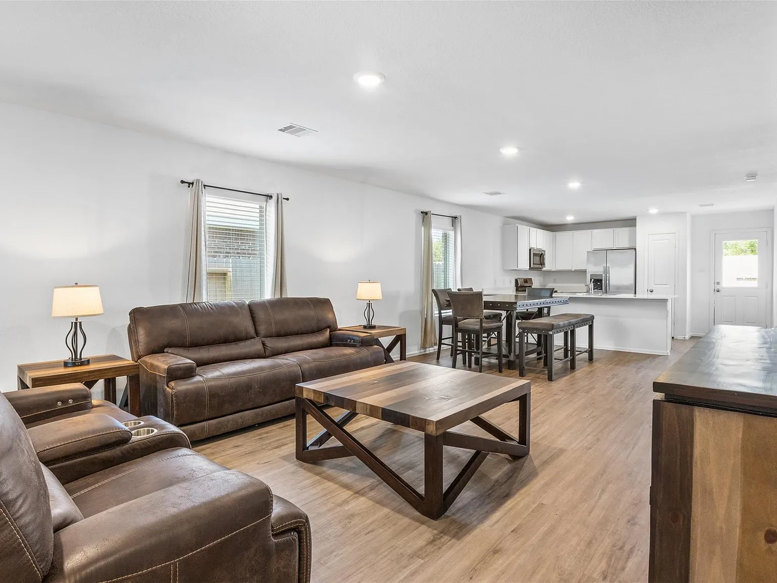 3 bed, 2.0 bath, 1470 sqft, $1,995 — Photo 1