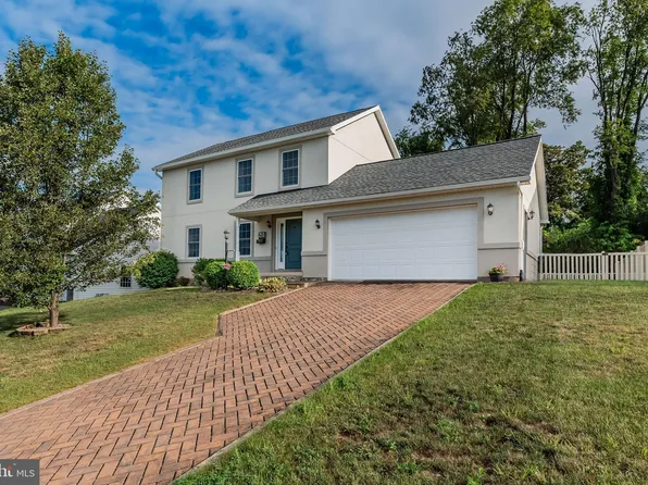 211 White Oak Cir, Mount Holly Springs, PA 17065