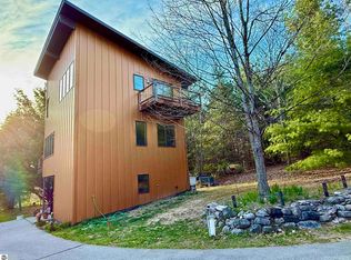 10959 E Pobuda Rd, Suttons Bay, MI 49682