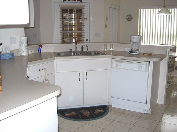 Kitchen, abundant storage
