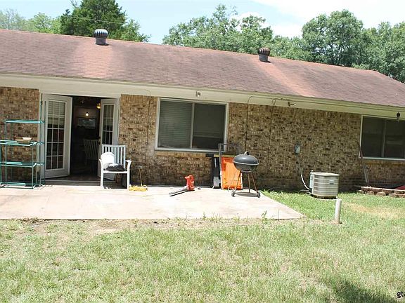 3rd image of 402 Shady Ln