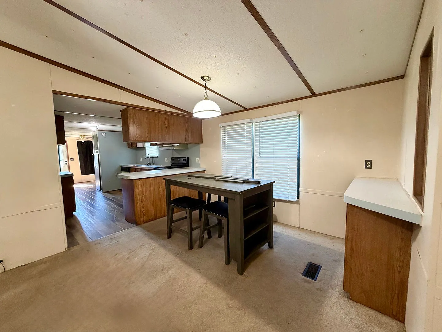 1050 Darrell Thompson Rd — Photo 4