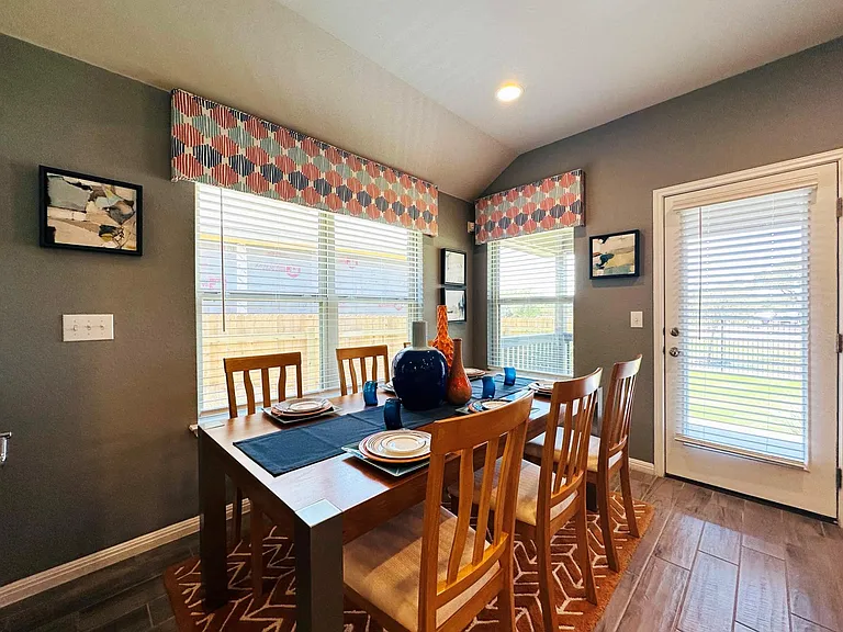 112 Groesbeck Ln — Photo 16