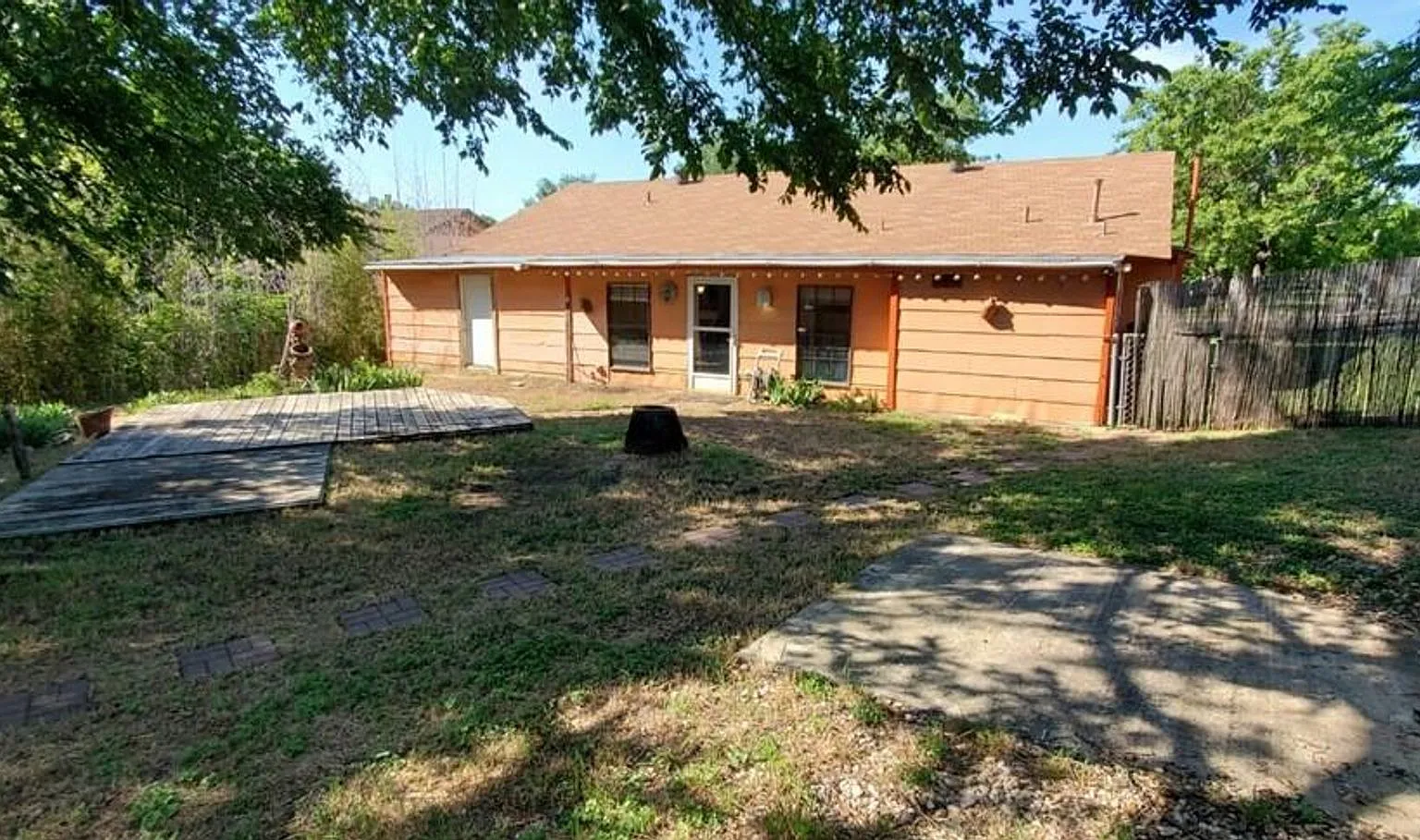 Unique 4 bedroom, 2 bath home with southwest vibe in South Austin! — Photo 3