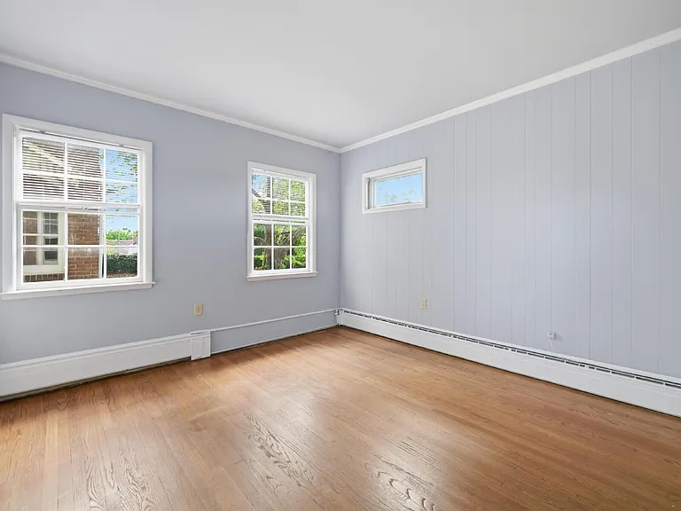 323 N Potomac St — Photo 12