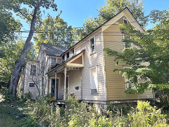 5th image of 840 Village St