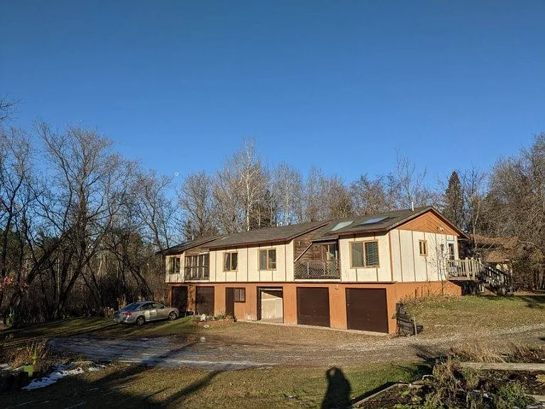 823 Doberman Ct SE — Photo 2