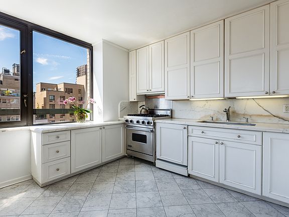 5th image of 171 E 84th St APT 15G