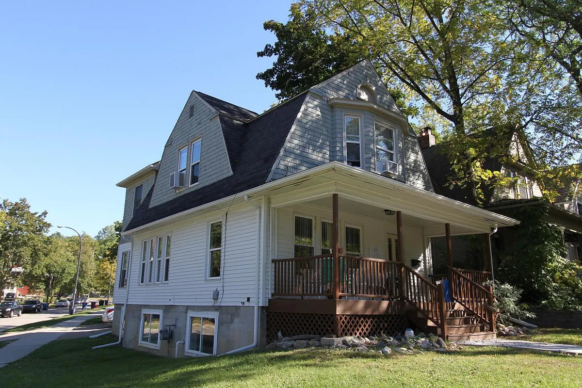 1601 S University Ave photo 1