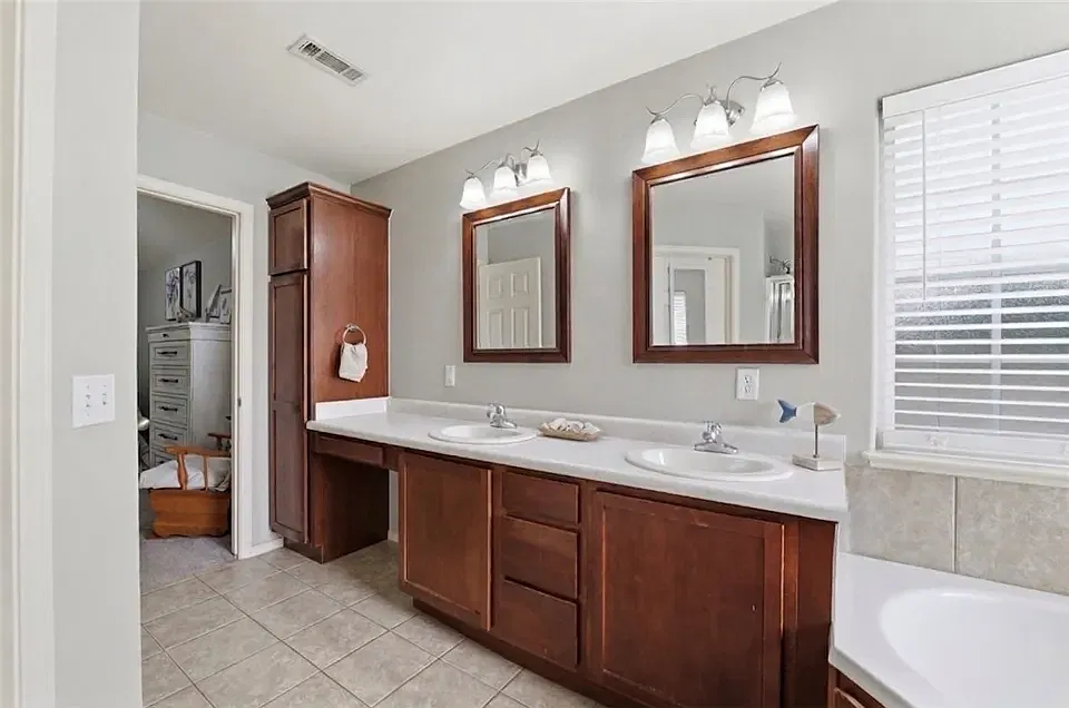 3 bed, 1800 sqft, $1,650 — Photo 3