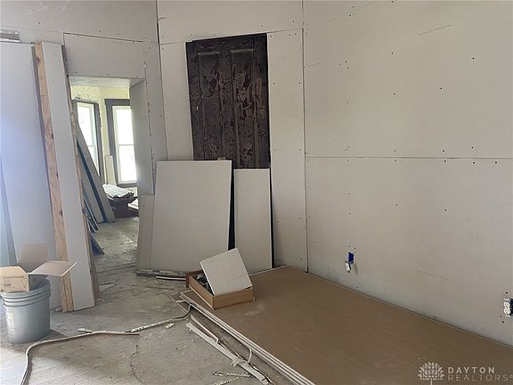 2nd image of 34 E Washington St