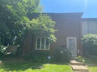 4 Garden Crescent Ct, Elgin, IL 60123