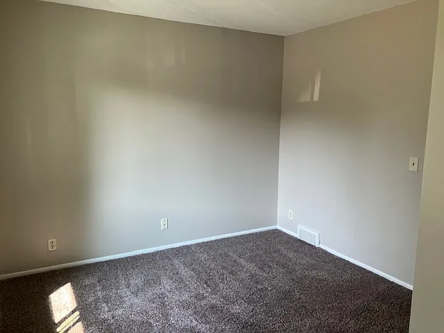 1077 Thorndale Ave — Photo 19