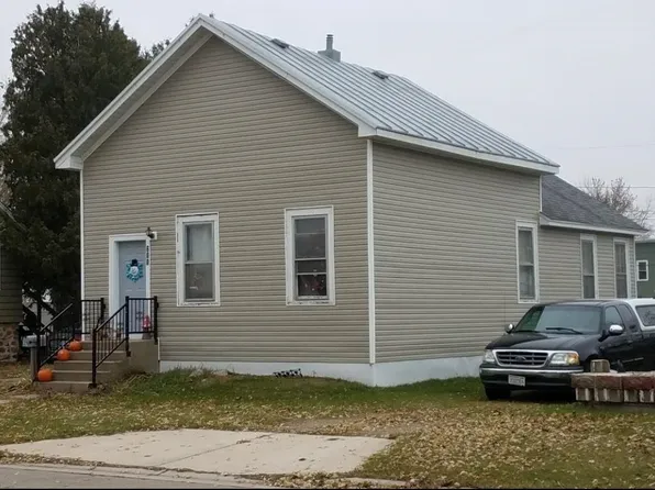 211 Center St, Oconto, WI 54153
