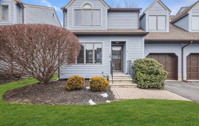 1st image of 8 Village Park Ct