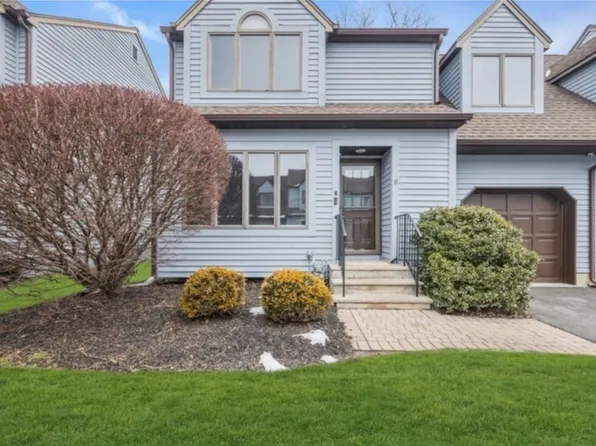 8 Village Park Ct, Scotch Plains, NJ 07076