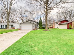 6681 Louann Dr, North Olmsted, OH 44070