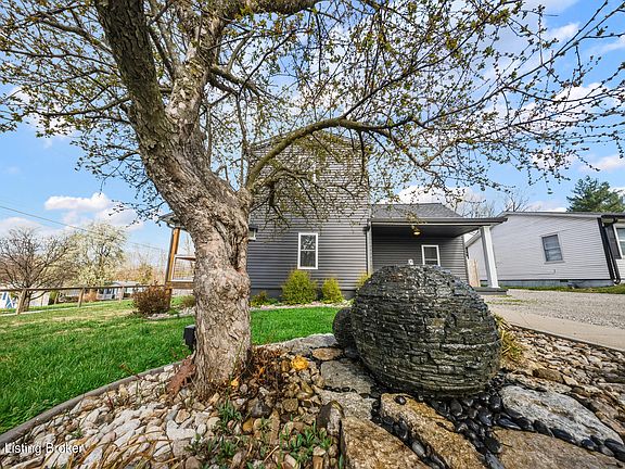 2nd image of 211 Maple St