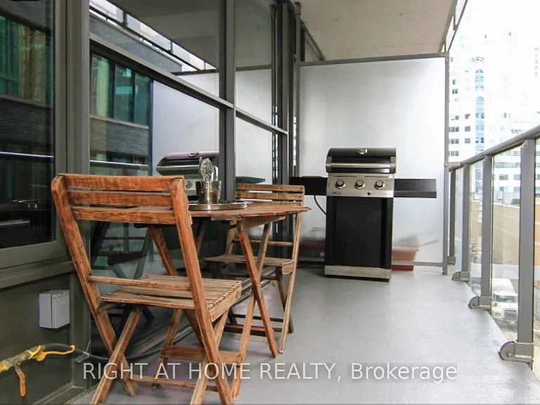 25 Oxley St #412 — Photo 14