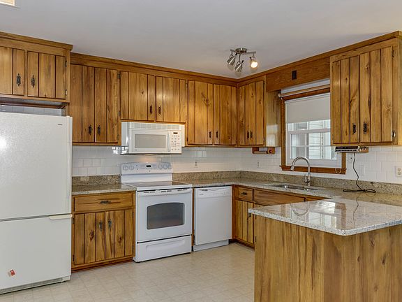 4th image of 164 Hawthorne Dr