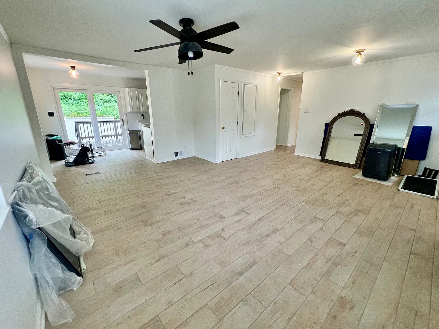 3 bed, 910 sqft, $4,000 — Photo 3