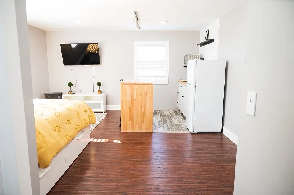 Studio, 400 sqft, $1,500 — Photo 1
