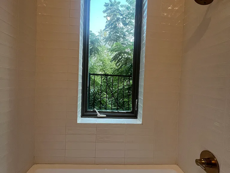 286 Grand St #302 — Photo 9