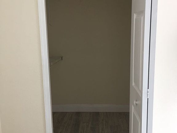 Walking Closet