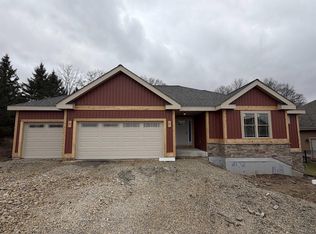 3 Savannah Pkwy, Deerfield, WI 53531