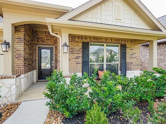 This home greets you will a clean exterior and covered front porch off to the right.