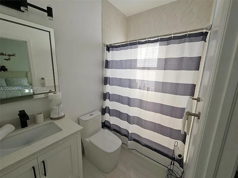 15561 SW 31st Ln — Photo 38