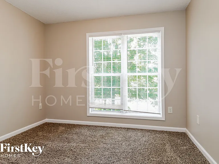 1046 Preserve Ln — Photo 12