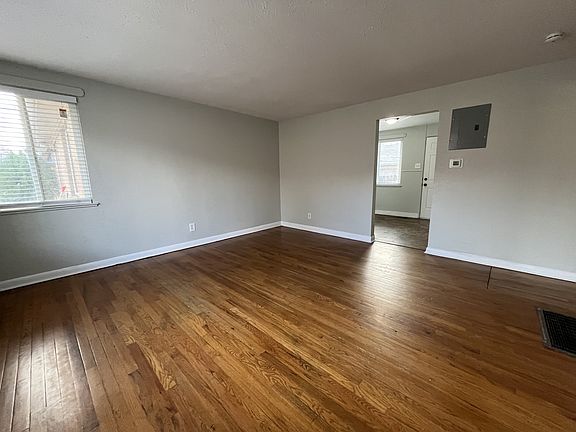 4th image of 1667 Vance St