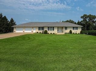 12589 Barony Dr, Dubuque, IA 52001