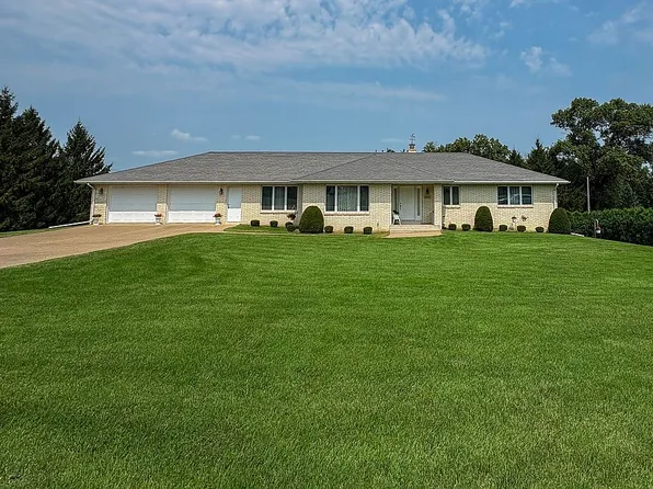 12589 Barony Dr, Dubuque, IA 52001