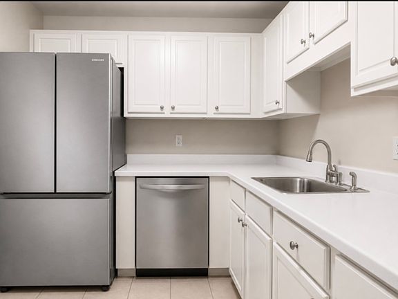 4th image of 211 E Ohio St APT 817
