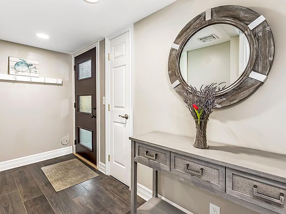 3rd image of 6 Morgan Ln