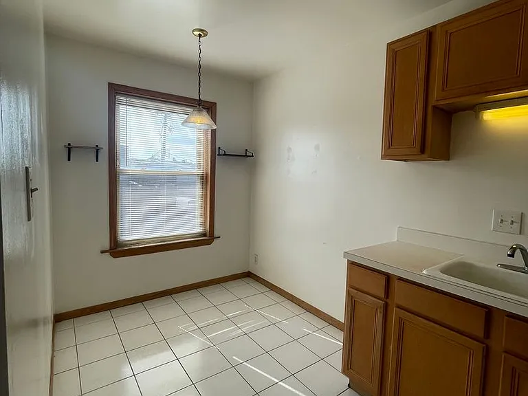 4022 W Montrose Ave — Photo 10