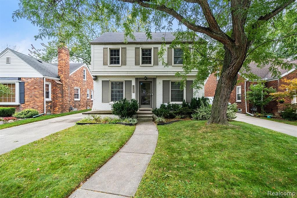 2033 Country Club Dr, Grosse Pointe Woods, MI 48236 Zillow