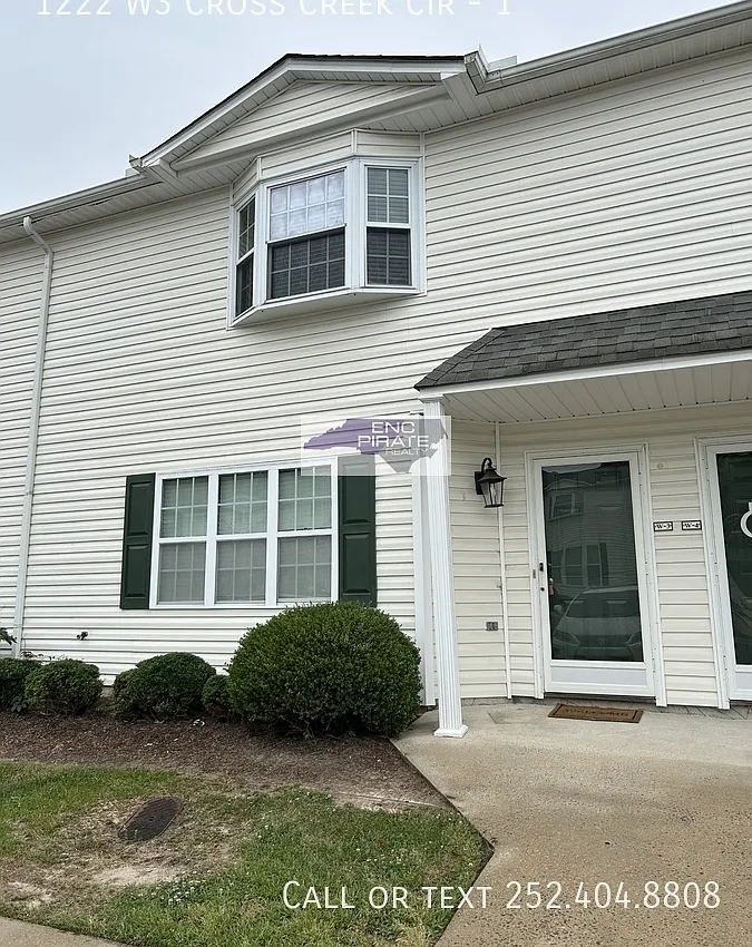 3 bed, 2.5 bath, $1,300 — Photo 2