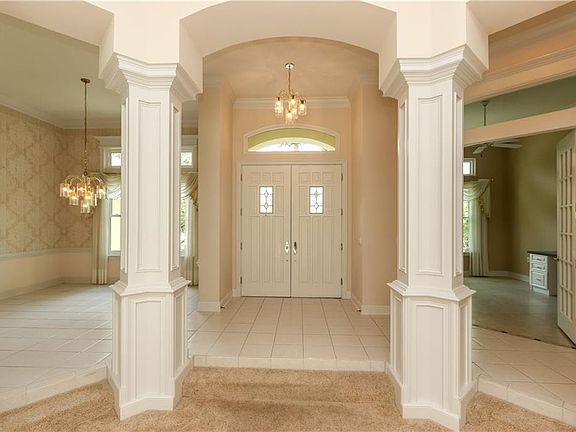 2nd image of 4919 Shoreline Cir