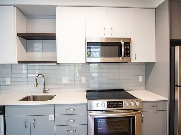 5th image of 2320 N Vancouver Ave #206