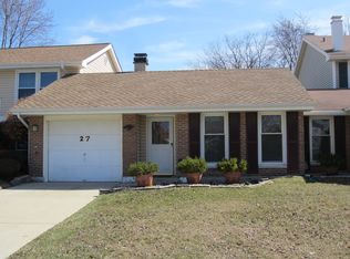27 Majestic Dr, Lombard, IL 60148