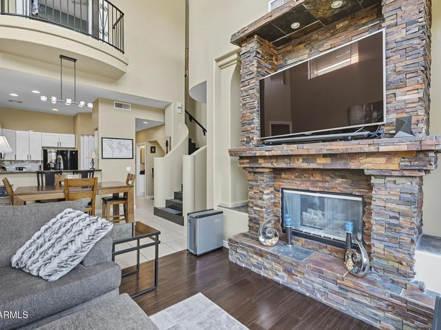 2 bed, 3.0 bath, 1564 sqft, $3,000 — Photo 4