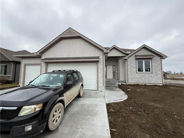 12800 S Foxborough Ct, Lees Summit, MO 64086