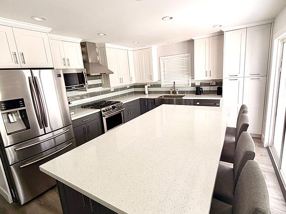 2nd image of 4059 Vineyard Ave